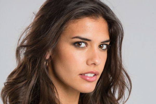 Isabela Valadeiro inicia fim-de-semana com fotografia sensual