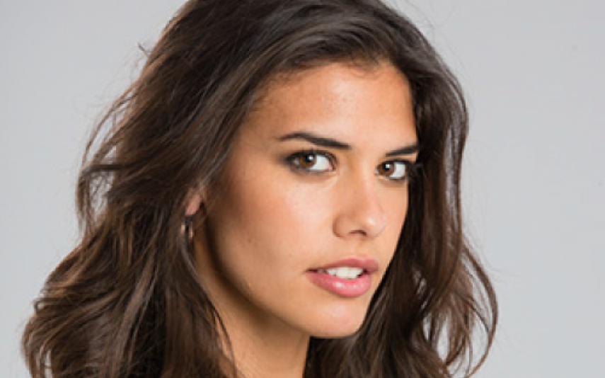 Isabela Valadeiro inicia fim-de-semana com fotografia sensual