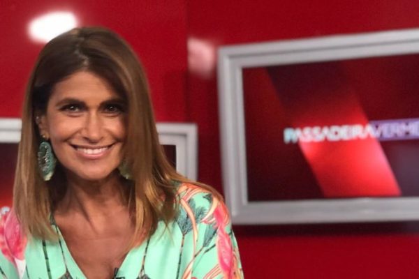 Liliana Campos deixa-se fotografar sem roupa na banheira