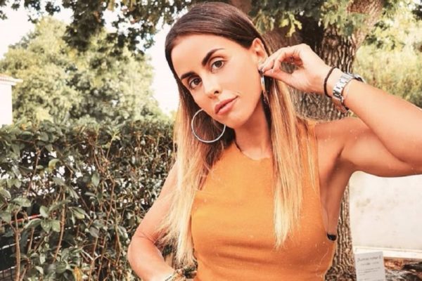 Carolina Patrocínio exibe barriga de grávida durante treino e surpreende fãs