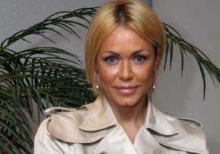 Elsa Raposo exibe corpo de sonho em biquíni … aos 55 anos