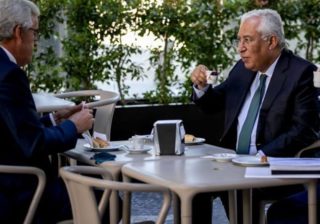 Em esplanada, António Costa toma pequeno almoço: “Já tinha saudades…”