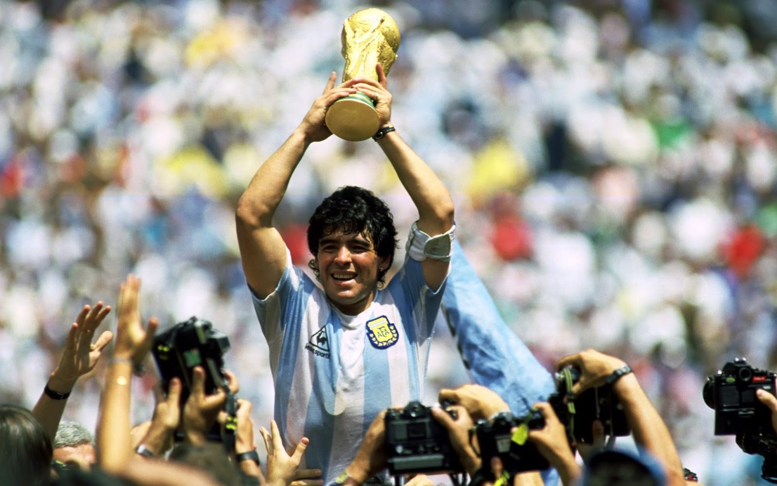BOMBAAAAA: DIEGO ARMANDO MARADONA