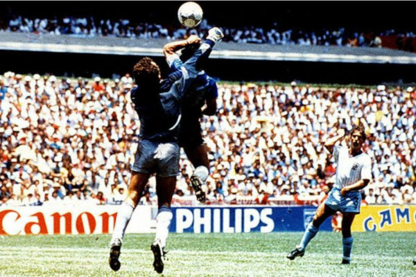 Maradona revelou em 2005 o que queria ver escrito na sua lápide (VÍDEO)