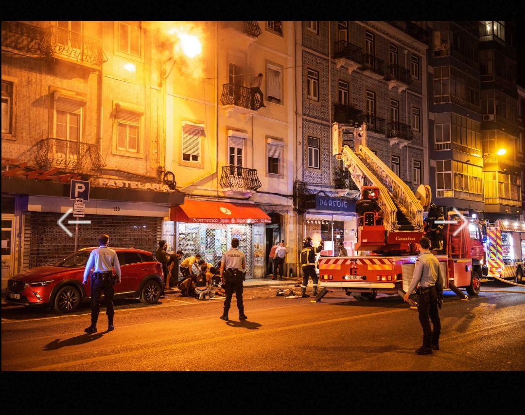 Incêndio em prédio de Lisboa faz 1 morto
