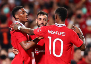 Darwin goleado na estreia