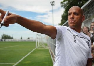 Pepa sai do Vitória SC