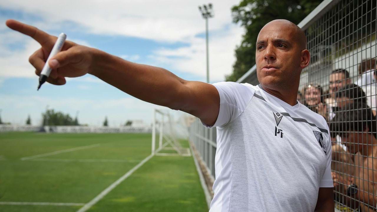 Pepa sai do Vitória SC