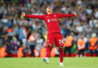 Fábio Carvalho dá vitória ao Liverpool