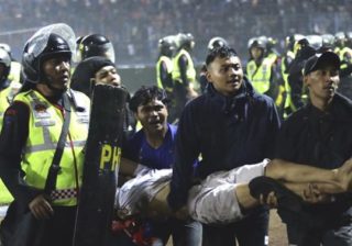 Confrontos pós-jogo na Indonésia elevam o n° mortes para 174