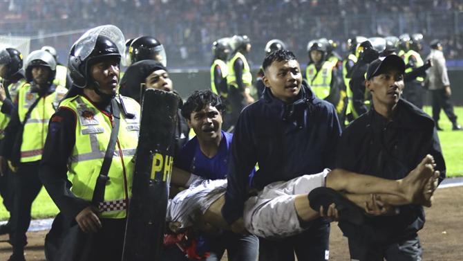 Confrontos pós-jogo na Indonésia elevam o n° mortes para 174