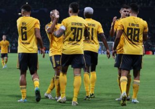 Benfica passa em 1° lugar do grupo