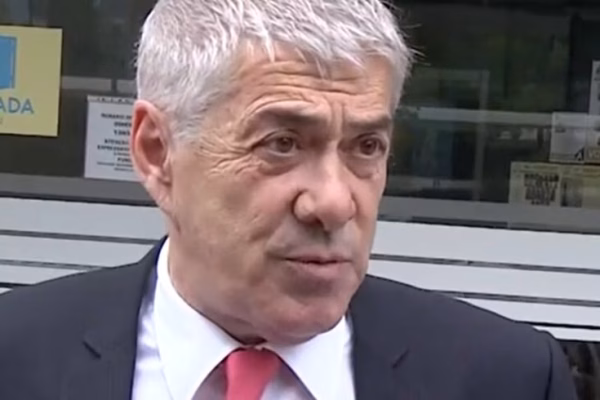 Após José Sócrates criticar a comunicação social, jornalistas deixam-no a falar SOZINHO!